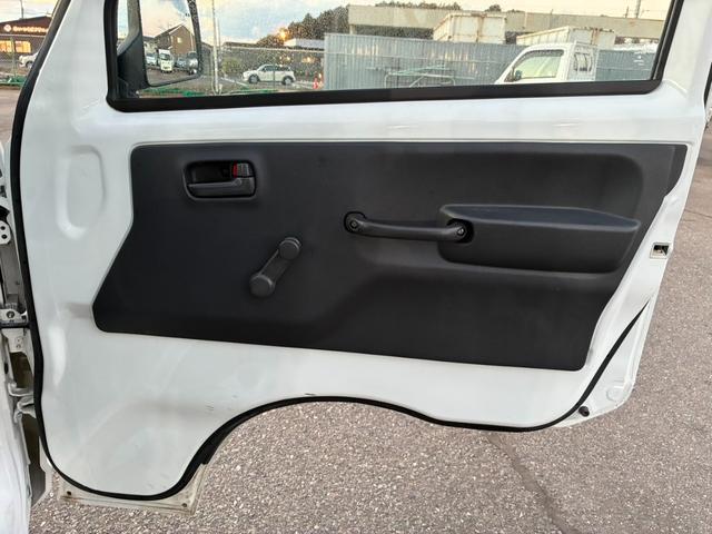 キャリイトラック 頑丈ダンプ 4WD 土砂禁ダンプ パネル型鳥居 下開リアゲート 荷台内寸:長さ190cm幅138cm アオリ高さ31cm マレル式 三方開 フォグランプ 社外12インチAW オートマ パワステ エアコン ABS(43枚目)