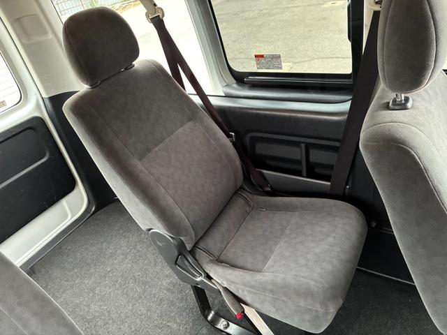 ハイエースワゴン グランドキャビン　４ＷＤ　片側スライドドア　１００Ｖ電源　リアヒーター　キーレス　純正ナビ　バックカメラ　ワンセグ　Ｂｌｕｅｔｏｏｔｈ　社外１６インチアルミホイール　ＥＴＣ　ＴＶキャンセラー　ＡＢＳ　ＥＳＣ　パワステ（40枚目）