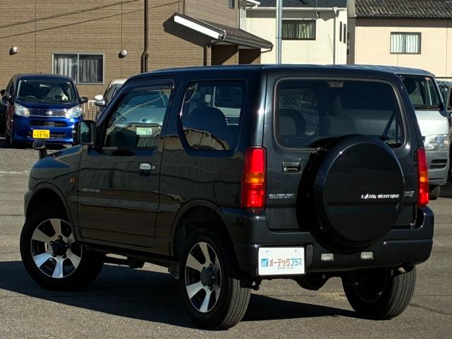 ジムニー ランドベンチャー　４ＷＤ　５速マニュアル　革シート　シートヒーター　純正１６インチアルミホイール　電動格納ミラー　ＣＤ　ＵＳＢ入力端子　ＡＢＳ　パワステ　パワーウィンドウ　エアコン　ＥＴＣ（8枚目）