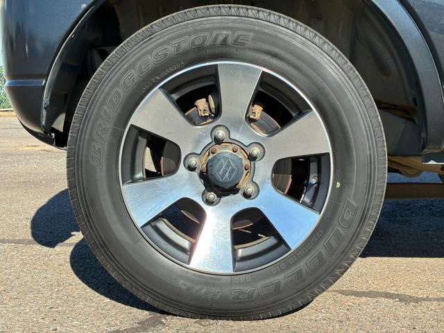 ジムニー ランドベンチャー　４ＷＤ　５速マニュアル　革シート　シートヒーター　純正１６インチアルミホイール　電動格納ミラー　ＣＤ　ＵＳＢ入力端子　ＡＢＳ　パワステ　パワーウィンドウ　エアコン　ＥＴＣ（15枚目）