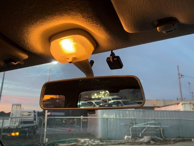 ジムニー ランドベンチャー　４ＷＤ　５速マニュアル　革シート　シートヒーター　純正１６インチアルミホイール　電動格納ミラー　ＣＤ　ＵＳＢ入力端子　ＡＢＳ　パワステ　パワーウィンドウ　エアコン　ＥＴＣ（46枚目）