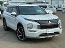 アウトランダーＰＨＥＶ Ｇ　ムーンルーフ　アラウンドビューモニター　専用ハーフレザー　パワーバックドア　ワイヤレス充電　純正２０インチＡＷ　ＥＴＣ２．０　パワーシート　オペレーションキー（6枚目）