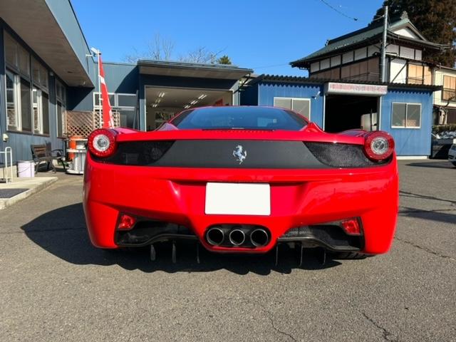 ４５８イタリア ベースグレード　ディーラー車　カーボンパーツ　可変バルブマフラー　Ｗｅｄｓ　２１／２２インチ　記録簿　スペアキー　革シート　ドライブレコーダー　パワーシート　ナビ（6枚目）