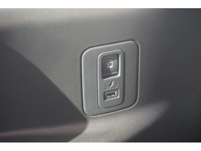 �O��ڃV�[�g�ɂ��A�X���C�h�h�A�J�X�C�b�`������܂�