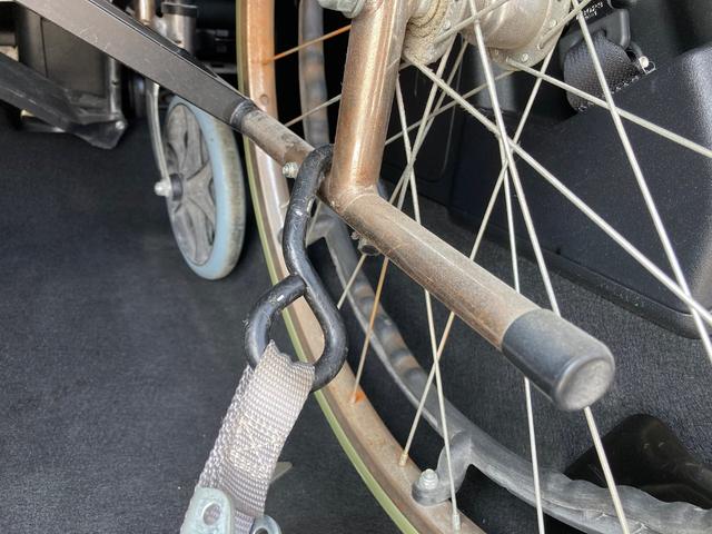 フリード+ G スローパー 両側パワースライド 9インチナビ 電動ウィンチ リモコン付き(34枚目)