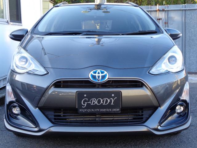 アクア Ｘ－アーバン　スマートキー２個　プッシュスタート　純正９インチナビ　フルセグＴＶ　Ｂｌｕｅｔｏｏｔｈ　ＣＤ　ＤＶＤ　バックカメラ　ビルトインＥＴＣ　ハーフレザーシート　全国対応故障保証付１年間・走行距離無制限（2枚目）