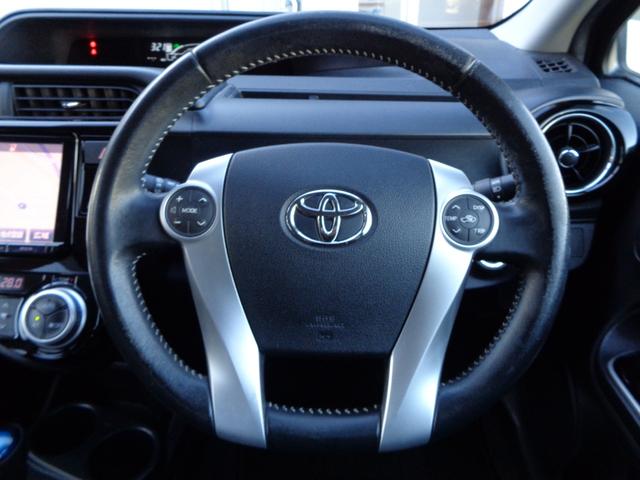 アクア Ｘ－アーバン　スマートキー２個　プッシュスタート　純正９インチナビ　フルセグＴＶ　Ｂｌｕｅｔｏｏｔｈ　ＣＤ　ＤＶＤ　バックカメラ　ビルトインＥＴＣ　ハーフレザーシート　全国対応故障保証付１年間・走行距離無制限（10枚目）