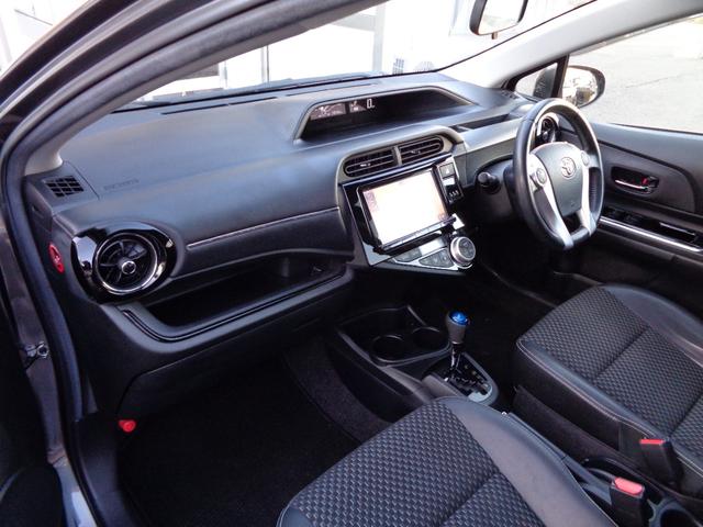 アクア Ｘ－アーバン　スマートキー２個　プッシュスタート　純正９インチナビ　フルセグＴＶ　Ｂｌｕｅｔｏｏｔｈ　ＣＤ　ＤＶＤ　バックカメラ　ビルトインＥＴＣ　ハーフレザーシート　全国対応故障保証付１年間・走行距離無制限（13枚目）