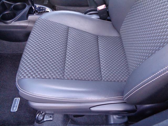 アクア Ｘ－アーバン　スマートキー２個　プッシュスタート　純正９インチナビ　フルセグＴＶ　Ｂｌｕｅｔｏｏｔｈ　ＣＤ　ＤＶＤ　バックカメラ　ビルトインＥＴＣ　ハーフレザーシート　全国対応故障保証付１年間・走行距離無制限（17枚目）