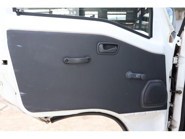 サンバートラック 赤帽 赤帽 スーパーチャージャー MT5 ハイルーフ YOKOHAMA GEOLANDAR KT ナビ キーレス ETC 作業灯 オーバーヘッドシェルフ エアコン ドアバイザー 三方開(16枚目)