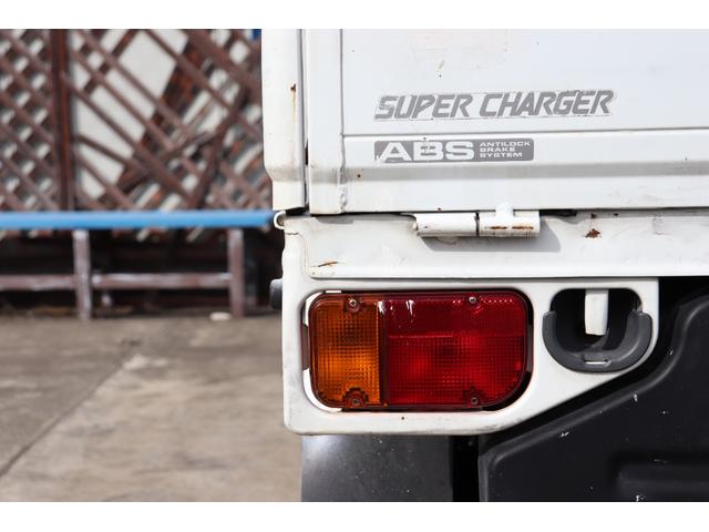 サンバートラック 赤帽 赤帽 スーパーチャージャー MT5 ハイルーフ YOKOHAMA GEOLANDAR KT ナビ キーレス ETC 作業灯 オーバーヘッドシェルフ エアコン ドアバイザー 三方開(45枚目)