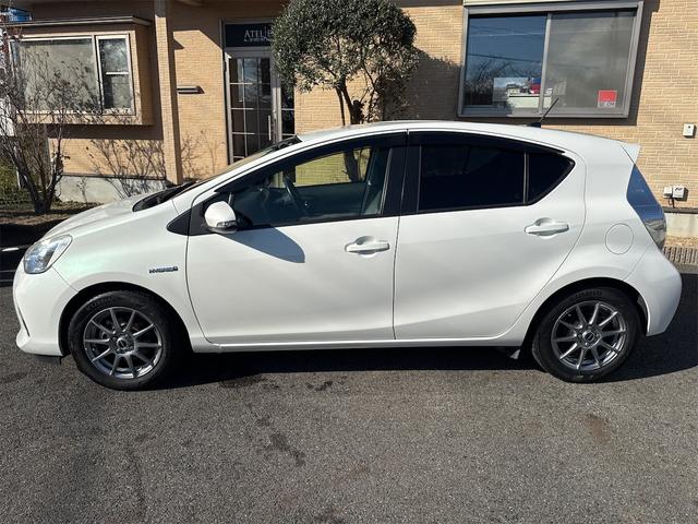 アクア Gブラックソフトレザーセレクション 純正SDナビ バックカメラ Bluetooth接続 フルセグTV CDDVD再生 ETC オートライト オートエアコン PW スマートキー 社外ドラレコ ハイブリッドバッテリー交換 補器バッテリー交換(5枚目)