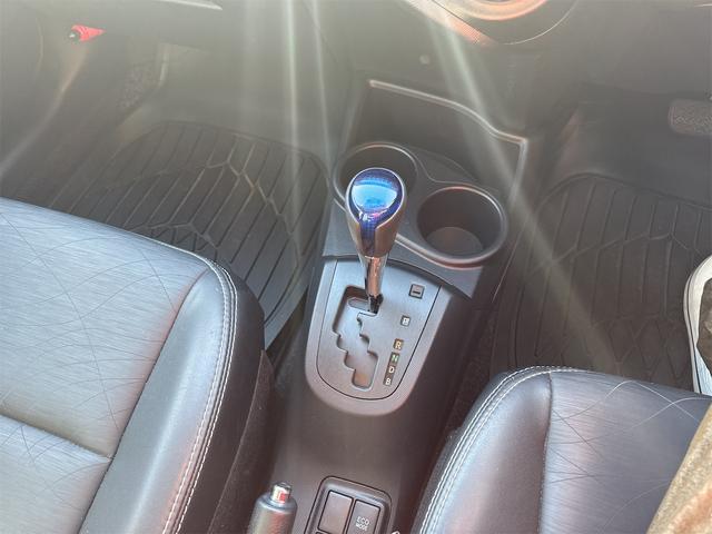 アクア Gブラックソフトレザーセレクション 純正SDナビ バックカメラ Bluetooth接続 フルセグTV CDDVD再生 ETC オートライト オートエアコン PW スマートキー 社外ドラレコ ハイブリッドバッテリー交換 補器バッテリー交換(11枚目)