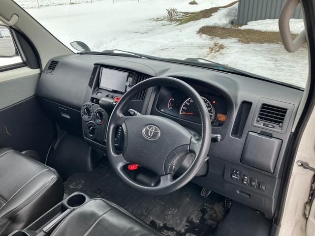 ライトエースバン ＧＬ　４ＷＤ　寒冷地仕様　リフトアップ　ワンオフルーフキャリア　リアラダー　前後バンパーエンブレム自社チッピング塗装　社外ワンセグナビ　バックカメラ　リアヒーター　リアフォグ　両側スライドドア　フルフラット（11枚目）