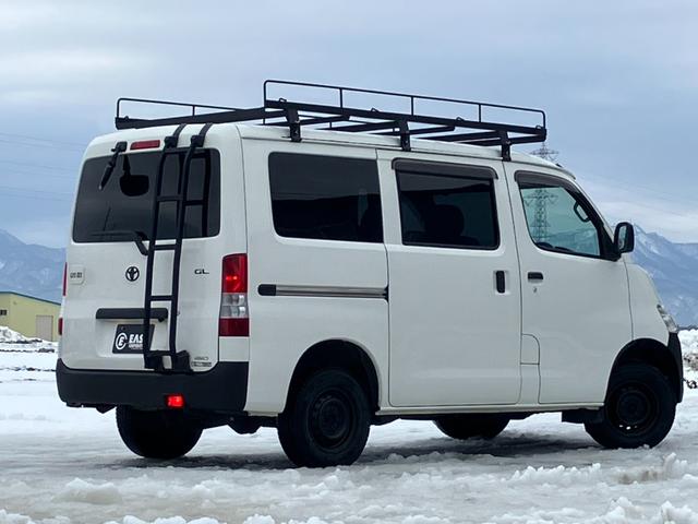 ライトエースバン ＧＬ　４ＷＤ　寒冷地仕様　リフトアップ　ワンオフルーフキャリア　リアラダー　前後バンパーエンブレム自社チッピング塗装　社外ワンセグナビ　バックカメラ　リアヒーター　リアフォグ　両側スライドドア　フルフラット（35枚目）
