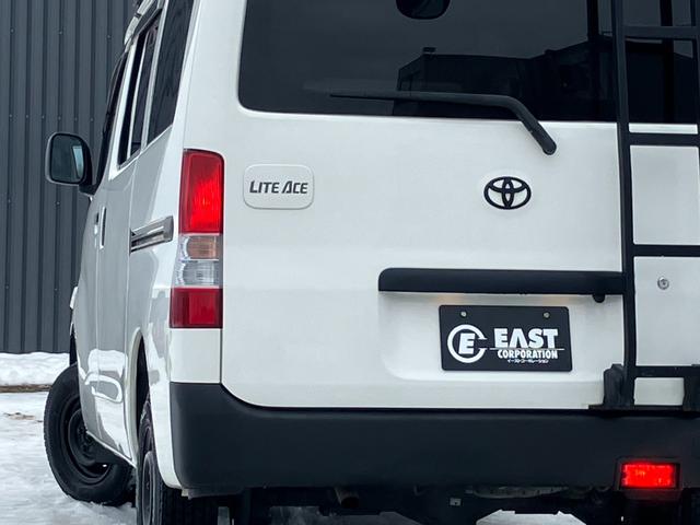 ライトエースバン ＧＬ　４ＷＤ　寒冷地仕様　リフトアップ　ワンオフルーフキャリア　リアラダー　前後バンパーエンブレム自社チッピング塗装　社外ワンセグナビ　バックカメラ　リアヒーター　リアフォグ　両側スライドドア　フルフラット（37枚目）
