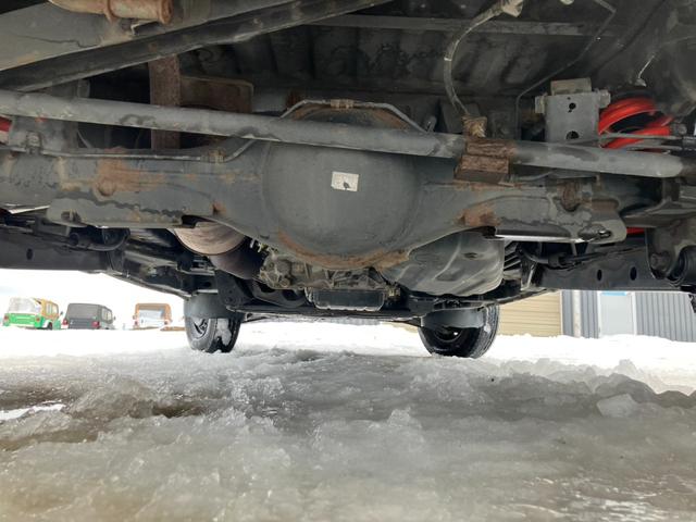 ライトエースバン ＧＬ　４ＷＤ　寒冷地仕様　リフトアップ　ワンオフルーフキャリア　リアラダー　前後バンパーエンブレム自社チッピング塗装　社外ワンセグナビ　バックカメラ　リアヒーター　リアフォグ　両側スライドドア　フルフラット（45枚目）