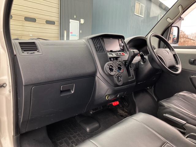 ライトエースバン ＧＬ　４ＷＤ　寒冷地仕様　リフトアップ　ワンオフルーフキャリア　リアラダー　前後バンパーエンブレム自社チッピング塗装　社外ワンセグナビ　バックカメラ　リアヒーター　リアフォグ　両側スライドドア　フルフラット（50枚目）