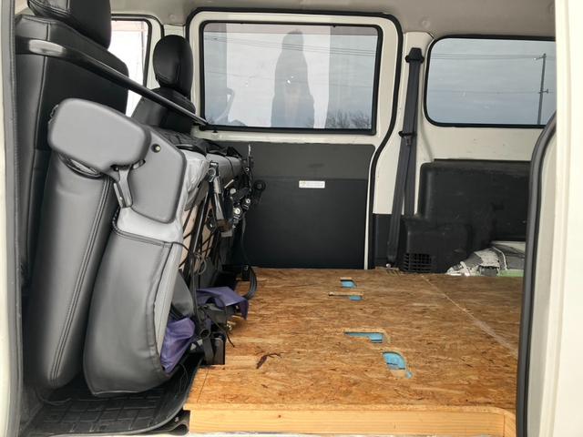 ライトエースバン ＧＬ　４ＷＤ　寒冷地仕様　リフトアップ　ワンオフルーフキャリア　リアラダー　前後バンパーエンブレム自社チッピング塗装　社外ワンセグナビ　バックカメラ　リアヒーター　リアフォグ　両側スライドドア　フルフラット（54枚目）