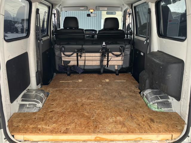 ライトエースバン ＧＬ　４ＷＤ　寒冷地仕様　リフトアップ　ワンオフルーフキャリア　リアラダー　前後バンパーエンブレム自社チッピング塗装　社外ワンセグナビ　バックカメラ　リアヒーター　リアフォグ　両側スライドドア　フルフラット（56枚目）