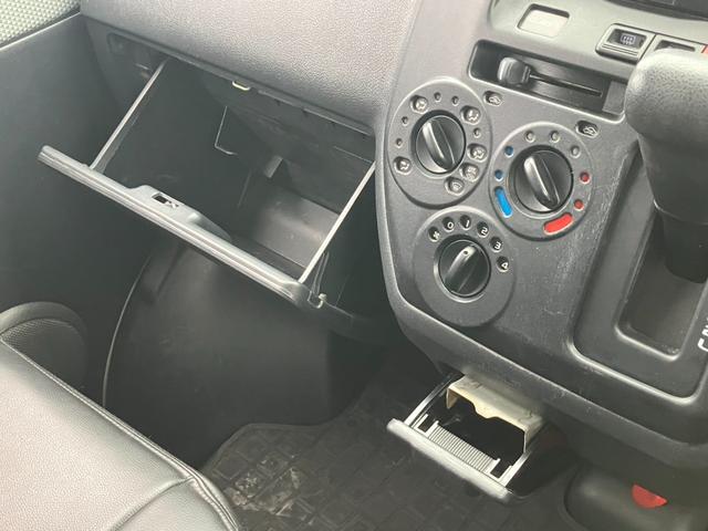 ライトエースバン ＧＬ　４ＷＤ　寒冷地仕様　リフトアップ　ワンオフルーフキャリア　リアラダー　前後バンパーエンブレム自社チッピング塗装　社外ワンセグナビ　バックカメラ　リアヒーター　リアフォグ　両側スライドドア　フルフラット（63枚目）