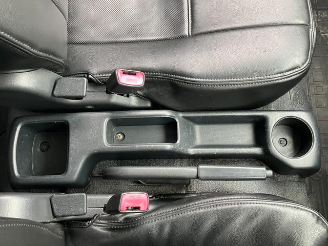 ライトエースバン ＧＬ　４ＷＤ　寒冷地仕様　リフトアップ　ワンオフルーフキャリア　リアラダー　前後バンパーエンブレム自社チッピング塗装　社外ワンセグナビ　バックカメラ　リアヒーター　リアフォグ　両側スライドドア　フルフラット（66枚目）