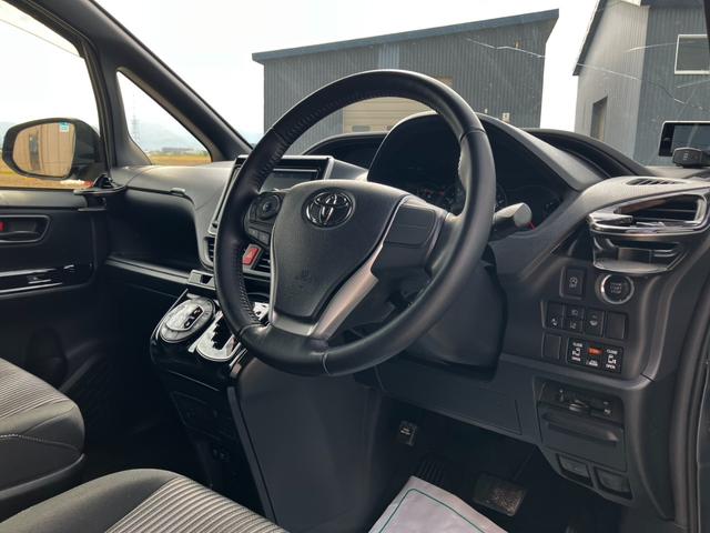 ヴォクシー ＺＳ　４ＷＤ　後期型　寒冷地仕様　本州仕入　純正フルセグナビ　バックカメラ　フリップダウンモニター　両側電動スライド　ＬＥＤヘッドライト　７人乗り　クルコン　コーナーセンサー　アイドリングストップ　ＥＴＣ（45枚目）