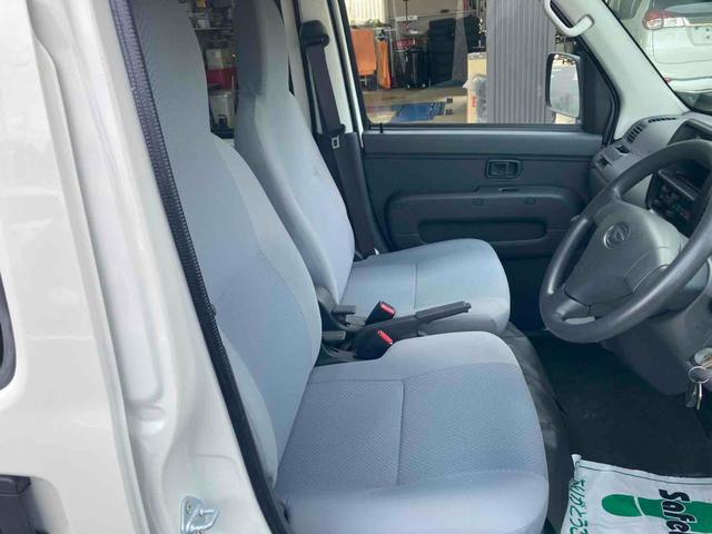 ハイゼットカーゴ 　ＭＴ　両側スライドドア　キーレスエントリー　エアコン　パワーウィンドウ　運転席エアバッグ　助手席エアバッグ（6枚目）