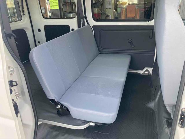 ハイゼットカーゴ 　ＭＴ　両側スライドドア　キーレスエントリー　エアコン　パワーウィンドウ　運転席エアバッグ　助手席エアバッグ（7枚目）