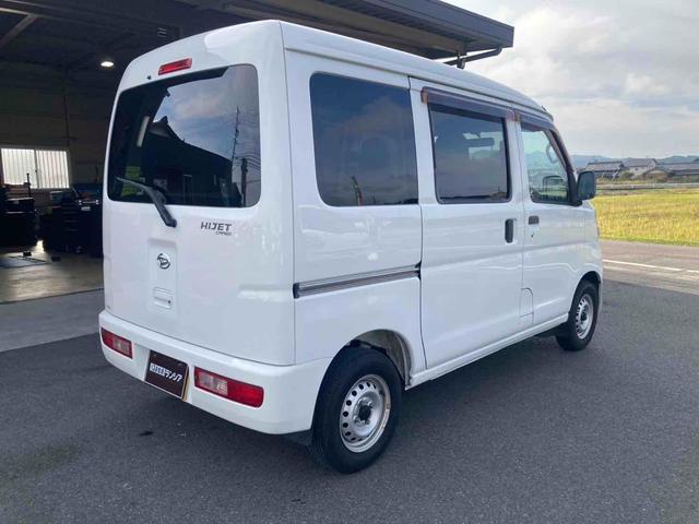 ハイゼットカーゴ 　ＭＴ　両側スライドドア　キーレスエントリー　エアコン　パワーウィンドウ　運転席エアバッグ　助手席エアバッグ（12枚目）