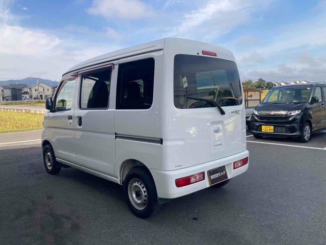 ハイゼットカーゴ 　ＭＴ　両側スライドドア　キーレスエントリー　エアコン　パワーウィンドウ　運転席エアバッグ　助手席エアバッグ（13枚目）