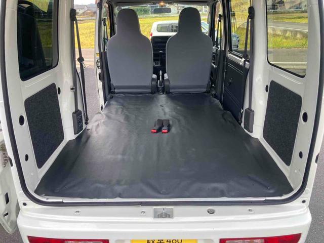 ハイゼットカーゴ 　ＭＴ　両側スライドドア　キーレスエントリー　エアコン　パワーウィンドウ　運転席エアバッグ　助手席エアバッグ（16枚目）