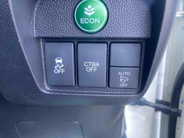 Ｎ－ＯＮＥ プレミアム　ＳＳパッケージ　ＥＴＣ　バックカメラ　ナビ　ＴＶ　衝突被害軽減システム　ＨＩＤ　スマートキー　アイドリングストップ　電動格納ミラー　シートヒーター　ベンチシート　ＣＶＴ　盗難防止システム　ＡＢＳ　ＥＳＣ　ＣＤ（8枚目）