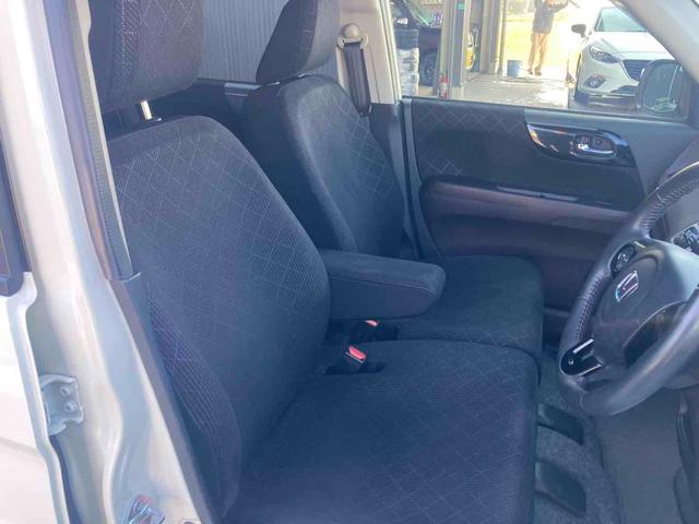 Ｎ－ＯＮＥ プレミアム　ＳＳパッケージ　ＥＴＣ　バックカメラ　ナビ　ＴＶ　衝突被害軽減システム　ＨＩＤ　スマートキー　アイドリングストップ　電動格納ミラー　シートヒーター　ベンチシート　ＣＶＴ　盗難防止システム　ＡＢＳ　ＥＳＣ　ＣＤ（9枚目）