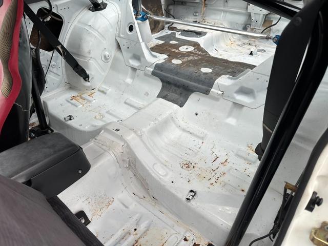 １８０ＳＸ タイプＲ　機械式ＬＳＤ　サンルーフ　フルエアロ　ＣＳＴ１８インチＡＷ　車高調　Ｓ１５メンバー　社外アーム　５穴化済み　ダッシュ貫通ロールバー　フルバケ（28枚目）