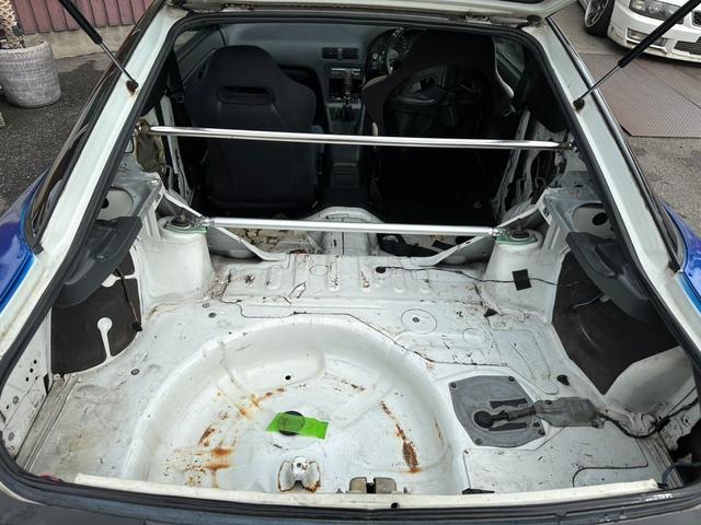 １８０ＳＸ タイプＩＩＩ　スーパーハイキャスパッケージ　サンルーフ　Ｒ０６ＭＩＤ１８インチＡＷ　機械式ＬＳＤ　フルエアロ　フルタップ車高調　前後ワイドフェンダー　ＢＬＩＴＺ前置きインタークーラー　フルバケ　社外マフラー　渚オートガッチリサポート（28枚目）