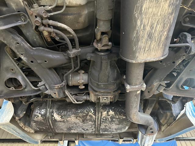 １８０ＳＸ タイプＩＩＩ　スーパーハイキャスパッケージ　サンルーフ　Ｒ０６ＭＩＤ１８インチＡＷ　機械式ＬＳＤ　フルエアロ　フルタップ車高調　前後ワイドフェンダー　ＢＬＩＴＺ前置きインタークーラー　フルバケ　社外マフラー　渚オートガッチリサポート（35枚目）