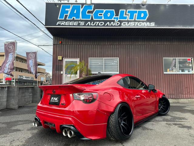 ８６ Ｇ　ロケットバニー前後ワイドフェンダー公認済み　ロケットバニーダックテール　ＷＯＲＫエモーション１８インチＡＷ　Ｓｔａｇｅ２１フロントリップ　ＴＲＤリヤハーフスポイラー　３２６車高調　風間オートロアアーム（3枚目）