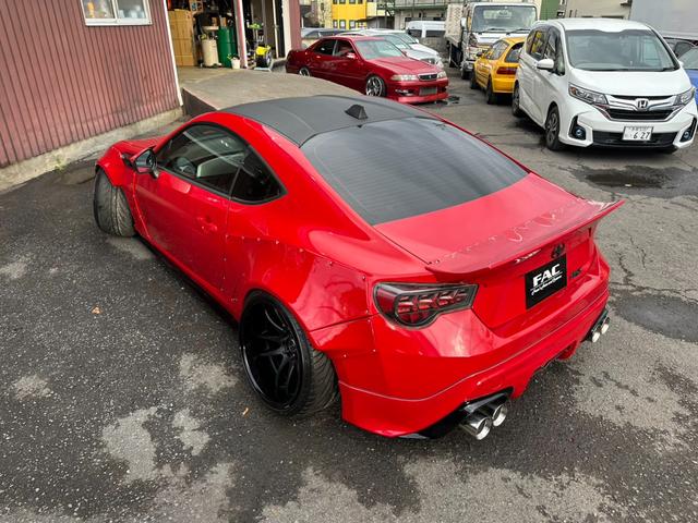 ８６ Ｇ　ロケットバニー前後ワイドフェンダー公認済み　ロケットバニーダックテール　ＷＯＲＫエモーション１８インチＡＷ　Ｓｔａｇｅ２１フロントリップ　ＴＲＤリヤハーフスポイラー　３２６車高調　風間オートロアアーム（11枚目）