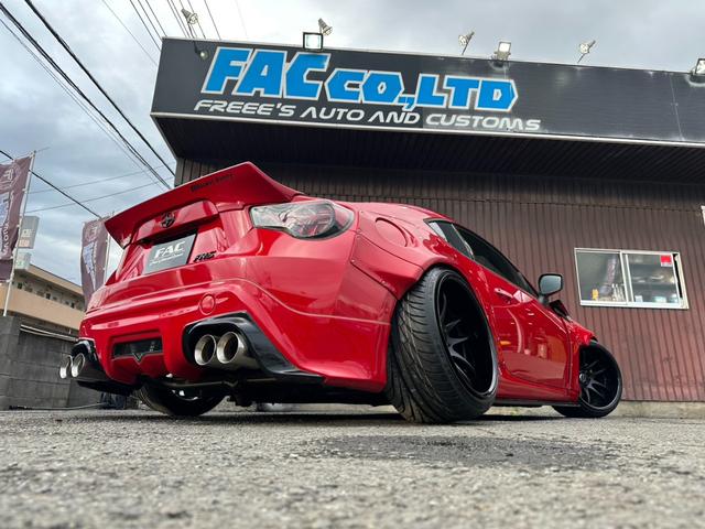 ８６ Ｇ　ロケットバニー前後ワイドフェンダー公認済み　ロケットバニーダックテール　ＷＯＲＫエモーション１８インチＡＷ　Ｓｔａｇｅ２１フロントリップ　ＴＲＤリヤハーフスポイラー　３２６車高調　風間オートロアアーム（13枚目）