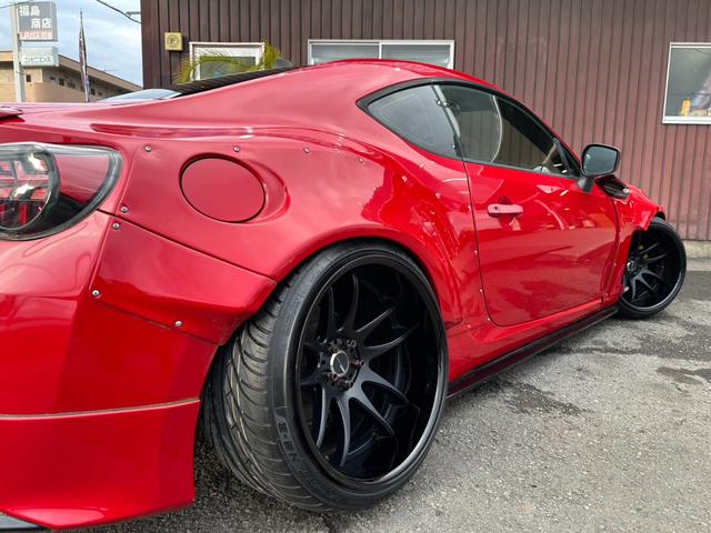 ８６ Ｇ　ロケットバニー前後ワイドフェンダー公認済み　ロケットバニーダックテール　ＷＯＲＫエモーション１８インチＡＷ　Ｓｔａｇｅ２１フロントリップ　ＴＲＤリヤハーフスポイラー　３２６車高調　風間オートロアアーム（14枚目）