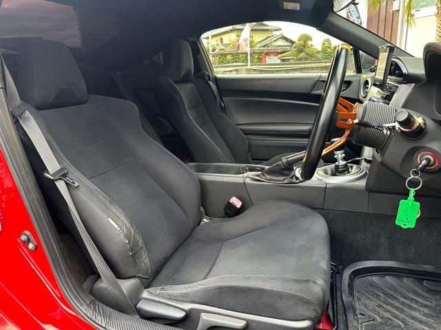 ８６ Ｇ　ロケットバニー前後ワイドフェンダー公認済み　ロケットバニーダックテール　ＷＯＲＫエモーション１８インチＡＷ　Ｓｔａｇｅ２１フロントリップ　ＴＲＤリヤハーフスポイラー　３２６車高調　風間オートロアアーム（25枚目）