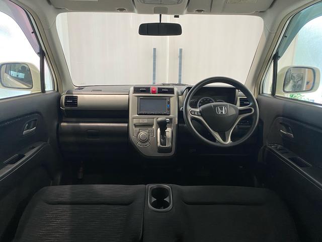 ゼストスパーク ダイナミック　スペシャル　禁煙車　新品タイヤ４本　ナビ　バックカメラ　ＴＶ　Ｂｌｕｅｔｏｏｔｈ接続　ＥＴＣ　盗難防止システム　スマートキー　純正アルミホイール（5枚目）