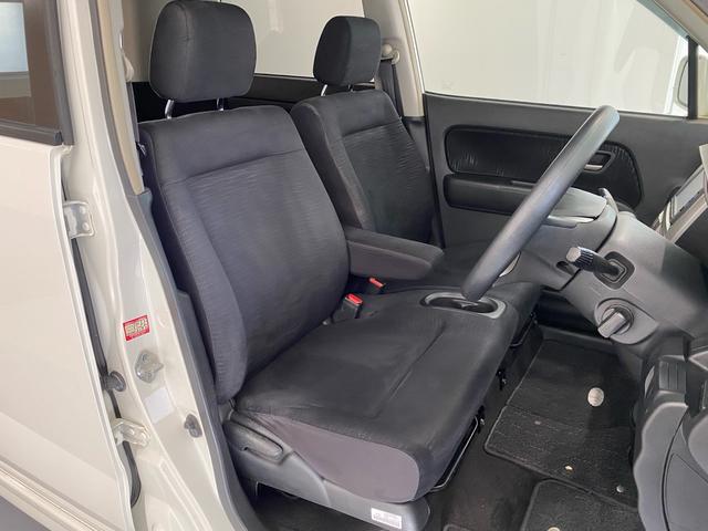 ゼストスパーク ダイナミック　スペシャル　禁煙車　新品タイヤ４本　ナビ　バックカメラ　ＴＶ　Ｂｌｕｅｔｏｏｔｈ接続　ＥＴＣ　盗難防止システム　スマートキー　純正アルミホイール（6枚目）