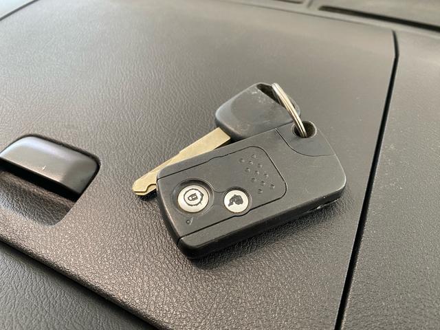ゼストスパーク ダイナミック　スペシャル　禁煙車　新品タイヤ４本　ナビ　バックカメラ　ＴＶ　Ｂｌｕｅｔｏｏｔｈ接続　ＥＴＣ　盗難防止システム　スマートキー　純正アルミホイール（14枚目）