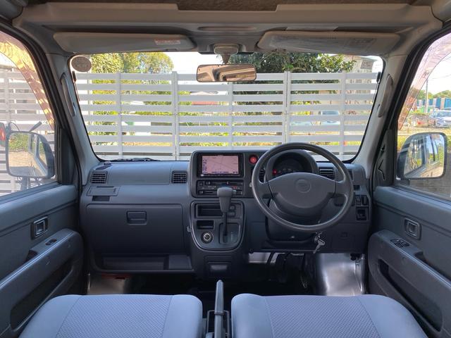 ハイゼットカーゴ ＤＸ　ワンオーナー車！　ナビ　ＴＶ　Ｂｌｕｅｔｏｏｔｈ接続　オートマ　キーレス　ラジオ　パワーウインドウ　集中ロック　運転席エアバッグ　助手席エアバッグ　パワーステアリング　社外アルミホイール　ドアバイザー（5枚目）
