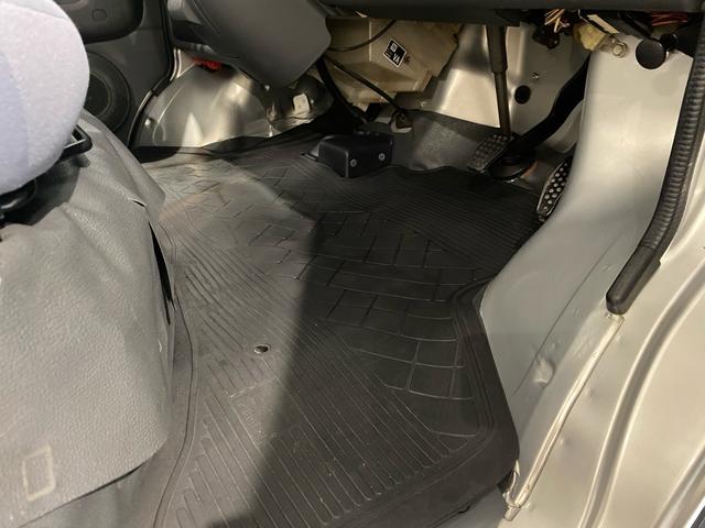 ハイゼットカーゴ ＤＸ　ワンオーナー車！　ナビ　ＴＶ　Ｂｌｕｅｔｏｏｔｈ接続　オートマ　キーレス　ラジオ　パワーウインドウ　集中ロック　運転席エアバッグ　助手席エアバッグ　パワーステアリング　社外アルミホイール　ドアバイザー（32枚目）