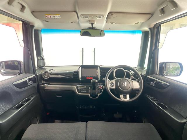 Ｎ－ＢＯＸカスタム Ｇ　ＳＳブラックスタイルパッケージ　禁煙車　新品タイヤ　全国対応１年保証付き　衝突被害軽減システム　両側電動スライドドア　ナビ　ＴＶ　Ｂｌｕｅｔｏｏｔｈオーディオ　アイドリングストップ　盗難防止システム　スマートキー　オート格納ミラー（5枚目）