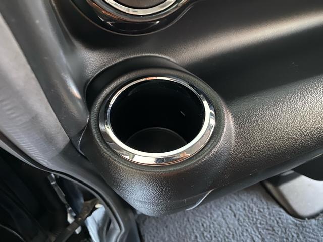 Ｎ－ＢＯＸカスタム Ｇ　ＳＳブラックスタイルパッケージ　禁煙車　新品タイヤ　全国対応１年保証付き　衝突被害軽減システム　両側電動スライドドア　ナビ　ＴＶ　Ｂｌｕｅｔｏｏｔｈオーディオ　アイドリングストップ　盗難防止システム　スマートキー　オート格納ミラー（25枚目）