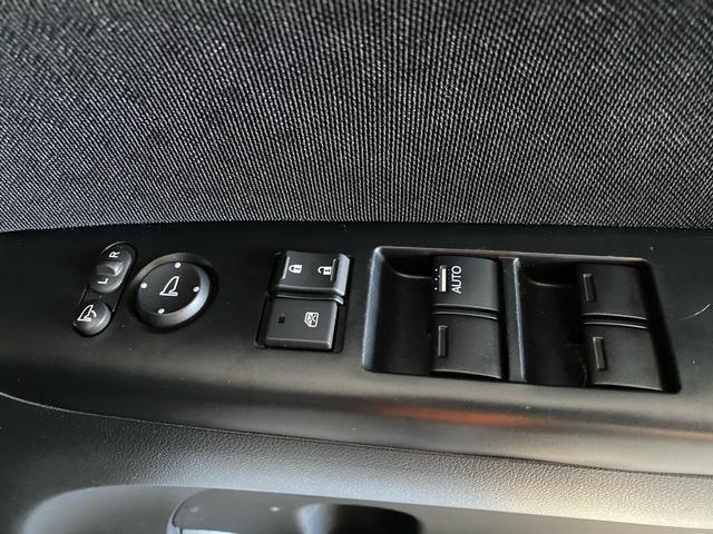 Ｎ－ＢＯＸカスタム Ｇ　ＳＳブラックスタイルパッケージ　禁煙車　新品タイヤ　全国対応１年保証付き　衝突被害軽減システム　両側電動スライドドア　ナビ　ＴＶ　Ｂｌｕｅｔｏｏｔｈオーディオ　アイドリングストップ　盗難防止システム　スマートキー　オート格納ミラー（38枚目）